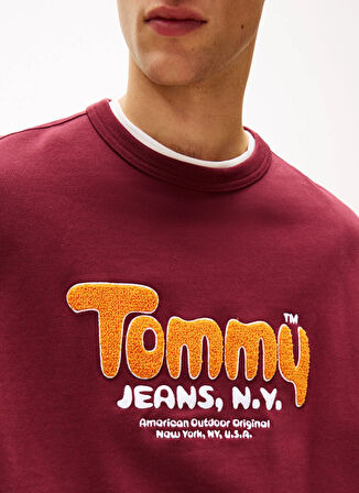 Tommy Jeans Bisiklet Yaka Bordo Erkek Sweatshırt DM0DM22087XIU TJM RLX BOUCLE FNT PL