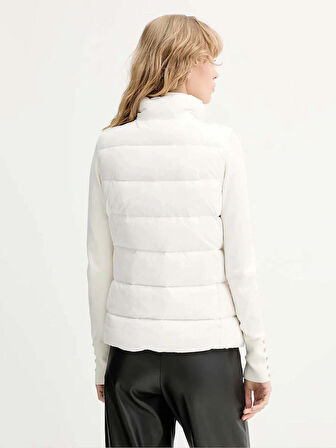 Tommy Hilfiger TJW Dar Kesim Fermuarlı Baskılı Kuş Tüyü Kadın Beyaz Yelek DW0DW21622YBL