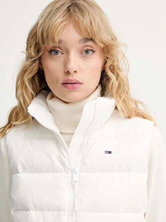 Tommy Hilfiger TJW Dar Kesim Fermuarlı Baskılı Kuş Tüyü Kadın Beyaz Yelek DW0DW21622YBL