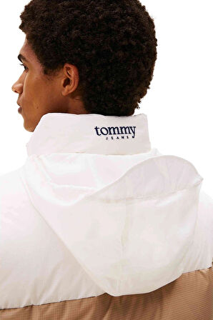 Tommy Hilfiger TJM Alaska Kuş Tüyü Renk Bloklu Şişme Erkek Beyaz Ceket DM0DM22117YBL