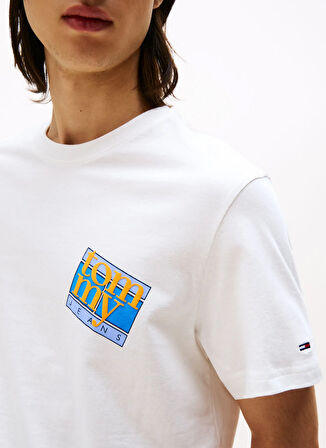 Tommy Jeans Bisiklet Yaka Baskılı Beyaz Erkek T-Shirt DM0DM22127YBL TJM REG FLAG DNA TEE