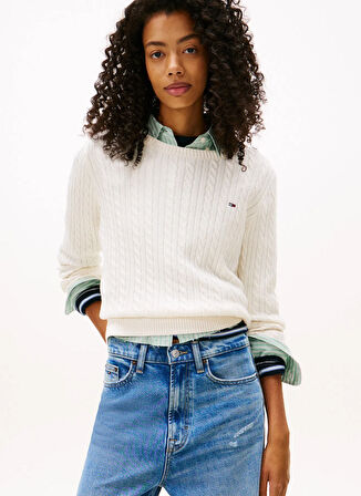 Tommy Jeans Yuvarlak Yaka Standart Nakışlı Beyaz Kazak Kadın DW0DW22165YBH