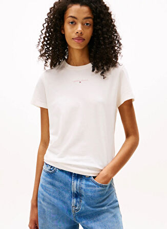 Tommy Jeans Yuvarlak Yaka Baskılı Beyaz Kadın T-Shirt DW0DW21964YBH