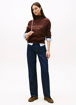 Tommy Jeans Balıkçı Yaka Standart Baskılı Kahve Kazak Kadın DW0DW21687GS7