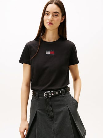 Tommy Jeans Yuvarlak Yaka İşlemeli Siyah Kadın T-Shirt DW0DW21965BDS