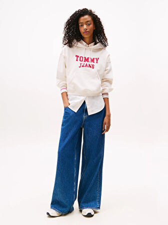 Tommy Jeans TJW Kutu Kesim Kısa Kolej Stili Kadın Kazak DW0DW21598YBH