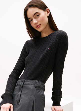 Tommy Jeans Yuvarlak Yaka Standart Nakışlı Siyah Kazak Kadın DW0DW22165BDS