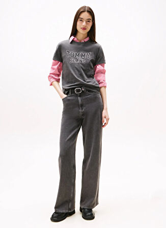 Tommy Jeans Yuvarlak Yaka Baskılı Siyah Kadın T-Shirt DW0DW21966BDS