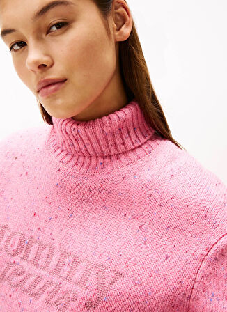 Tommy Jeans Yarım balıkçı Yaka Standart İşlemeli Pembe Kazak Kadın DW0DW21687THC