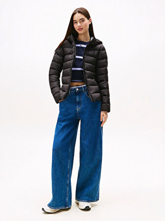 TOMMY HILFIGER Kadın Marka Bayrak Logolu Sabit Kapüşonlu Kapitone Dolgulu Siyah Mont DW0DW21617 BDS