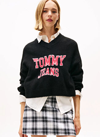 Tommy Jeans Standart Baskılı Siyah Kazak Kadın DW0DW21711BDS