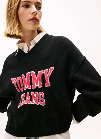 Tommy Jeans Standart Baskılı Siyah Kazak Kadın DW0DW21711BDS