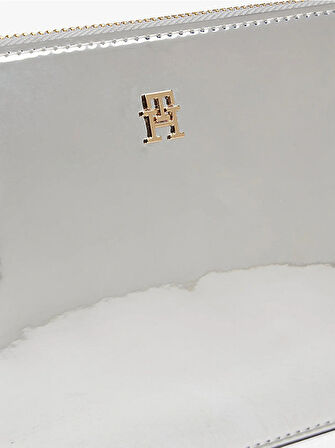 Tommy Hilfiger TH Icon Metalik Zincirli Omuz Kadın Gri Cüzdan AW0AW18219PE6