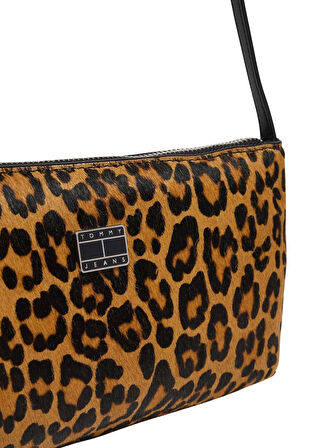 Tommy Jeans TJW Must Leopar Desenli Omuz Kadın Siyah Omuz Çantası AW0AW1800801R