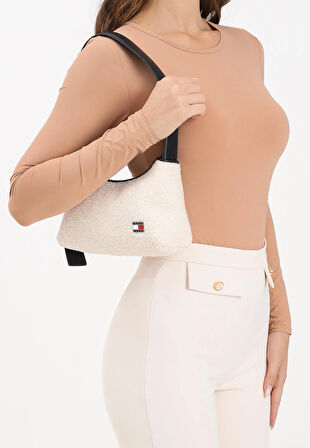 Tommy Hilfiger TJW Cool Kürk Dokulu Omuz Kadın Beyaz Omuz Çantası AW0AW18011YBH