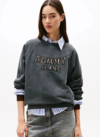 Tommy Hilfiger TJW Kutu Kesim Leopar Desenli Kolej Stili Bisiklet Yaka Kadın Siyah Kazak DW0DW21959BDS