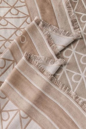 Calvin Klein Modal Logolu 120 x 120 cm Şal LV04F8080GVFU Bayan ŞAL LV04F8080G VFU TOPRAK