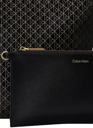 Calvin Klein Siyah Kadın Omuz Çantası EMBLEM AOP MEDIUM BUCKET