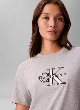 Calvin Klein Jeans Yuvarlak Yaka Baskılı Gri Kadın T-Shirt SS CLASSIC MONOLOGO METALLIC CNE