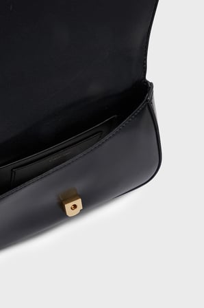 Calvin Klein Logolu Zincir Askılı Çanta LV04F3172GUB1 Bayan ÇANTA LV04F3172G UB1 SİYAH