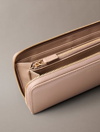 CALVIN KLEIN Kadın Marka Logolu Pürüzsüz Yüzeyli Birden Fazla Kart Yuvalı Kağıt Para Bölmeli BEJ Cüzdan LV04F1093G VFU