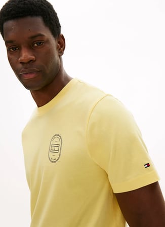 Tommy Hilfiger Sarı Erkek T-Shirt MW0MW42364ZF0_BRAND LOVE ROUNDEL TE