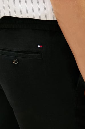 Tommy Hilfiger Keten Tapered Fit Daralan Paça Chino Pantolon Erkek PANTOLON MW0MW42336 BDS SİYAH