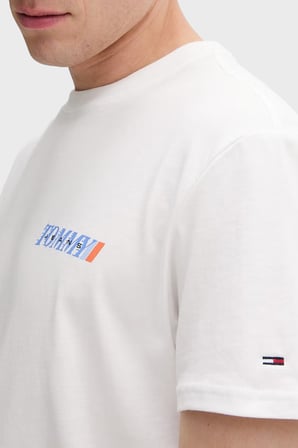 Tommy Jeans Pamuklu Sırt Baskılı Regular Fit Bisiklet Yaka T Shirt Erkek T SHİRT DM0DM22547 YBL BEYAZ