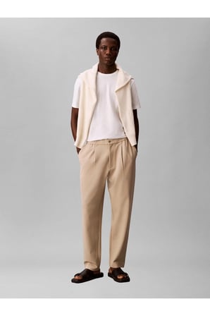 TAPERED TECH KNIT PLEATED PANT