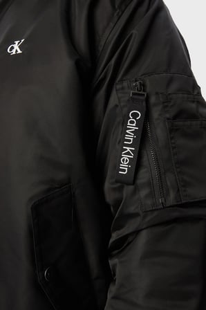 Calvin Klein Logolu Relaxed Fit Kolej Yaka Su İtici Mont LV04RG505GUB1 Erkek MONT LV04RG505G UB1 SİYAH