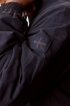 Calvin Klein Su Geçirmez Logolu Regular Fit Mont LV04RG500GCEF Erkek MONT LV04RG500G CEF LACİVERT