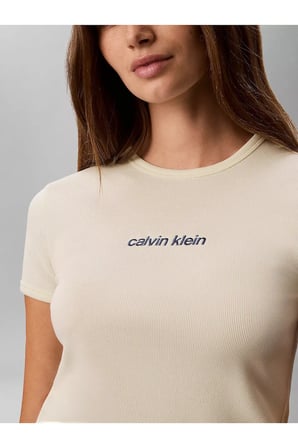 Kadın Slim Fit Yuvarlak Yakalı Logo Detaylı Kısa Kollu Bej T-Shirt