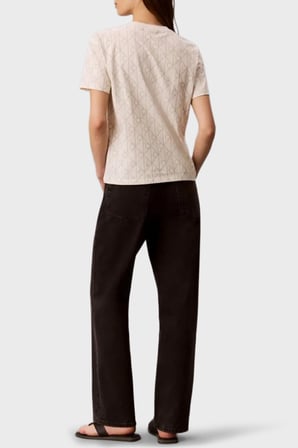 Calvin Klein % 100 Pamuk Tamamı Logolu Regular Fit T Shirt LV047G811GYAS Bayan T SHİRT LV047G811G YAS KREM