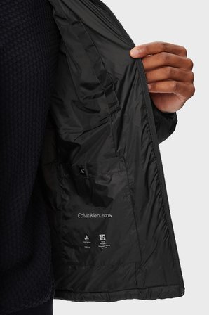 Calvin Klein Kapitoneli Dik Yaka Su İtici Mont LV04RG506GUB1 Erkek MONT LV04RG506G UB1 SİYAH