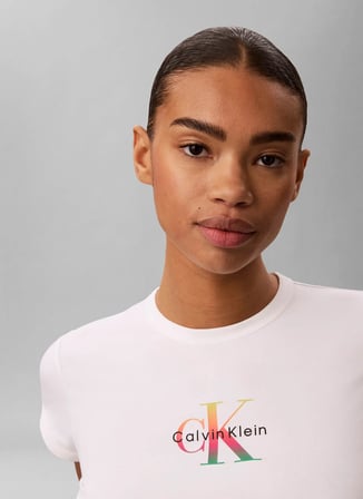 Calvin Klein Jeans Beyaz Kadın Bisiklet Yaka Baskılı T-Shirt LV047G832GYAF