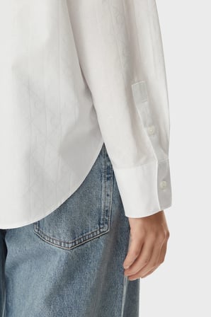 Calvin Klein % 100 Pamuk Relaxed Fit Logolu Klasik Yaka Gömlek LV047G126GYAA Bayan GÖMLEK LV047G126G YAA BEYAZ