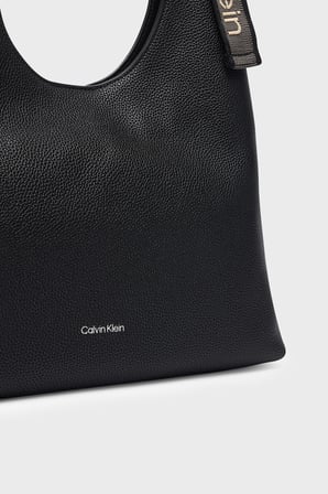 Calvin Klein Logolu Ayarlanabilir Askılı Çanta LV04F3643GUB1 Bayan ÇANTA LV04F3643G UB1 SİYAH