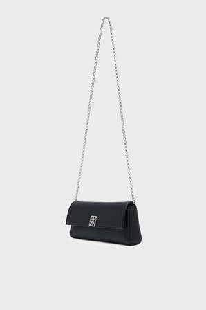 Calvin Klein Logolu Zincir Askılı Çanta LV04F3740GUB1 Bayan ÇANTA LV04F3740G UB1 SİYAH