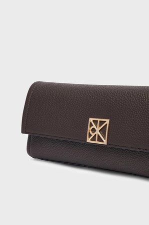 Calvin Klein Logolu Zincir Askılı Çanta LV04F3740GBAL Bayan ÇANTA LV04F3740G BAL KAHVE