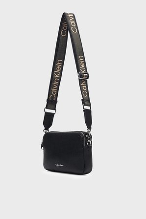 Calvin Klein Logolu Çıkarılabilir Askılı Çanta LV04F3656GUB1 Bayan ÇANTA LV04F3656G UB1 SİYAH