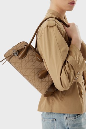 Calvin Klein 4G Logolu Omuz Askılı Çanta LV04F3744G8DZ Bayan ÇANTA LV04F3744G 8DZ CAMEL