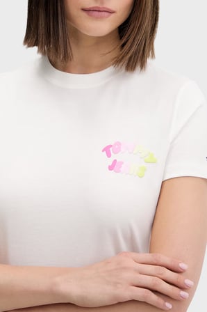 Tommy Jeans Logolu % 100 Pamuk Regular Fit Bisiklet Yaka T Shirt Bayan T SHİRT DW0DW22310 YBL BEYAZ