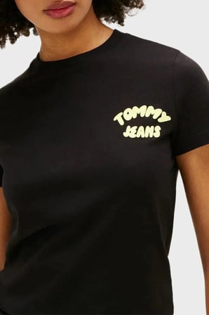 Tommy Jeans Logolu % 100 Pamuk Regular Fit Bisiklet Yaka T Shirt Bayan T SHİRT DW0DW22310 BDS SİYAH