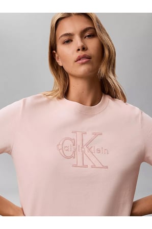 Kadın Normal Kesim Logo İşlemeli Pamuklu Yuvarlak Yakalı Kısa Kollu Pembe T-Shirt