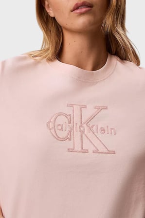 Calvin Klein % 100 Pamuk Regular Fit Logolu T Shirt Bayan T SHİRT LV047G829G VG3 PUDRA