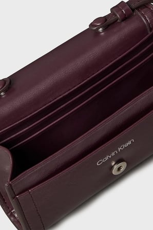 Calvin Klein Logolu Çıkarılabilir Askılı Cüzdan LV04F1218GBAP Kadın CÜZDAN LV04F1218G BAP BORDO