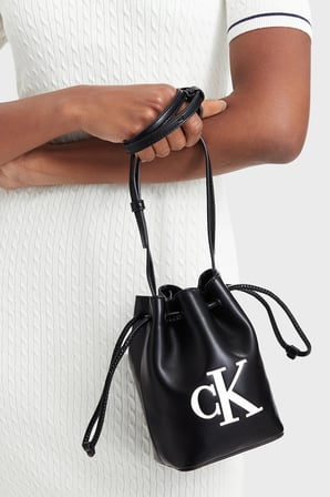 Calvin Klein Logolu Ayarlanabilir Askılı Çanta LV04F3870G3L2 Kadın ÇANTA LV04F3870G 3L2 SİYAH