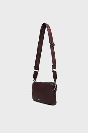 Calvin Klein Logolu Ayarlanabilir Askılı Çanta LV04F3656GBAP Kadın ÇANTA LV04F3656G BAP BORDO