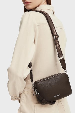 Calvin Klein Logolu Ayarlanabilir Askılı Çanta LV04F3656GBAL Kadın ÇANTA LV04F3656G BAL KAHVE