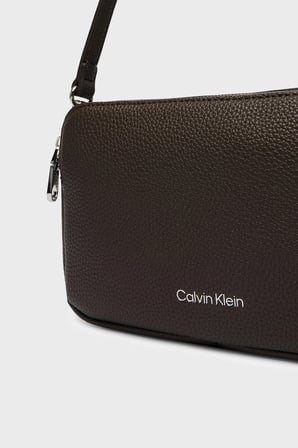 Calvin Klein Logolu Ayarlanabilir Askılı Çanta LV04F3656GBAL Kadın ÇANTA LV04F3656G BAL KAHVE